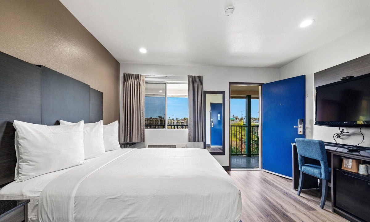 Townsite Apartment | 1 Queen Bed|Nsmk,Mini Fridge