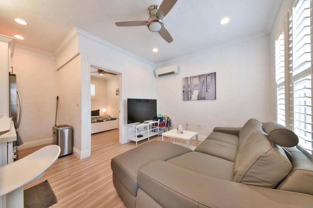 Balboa Peninsula Apartment | 1000#4 Modern Beach Home, Steps from Sand w/AC!