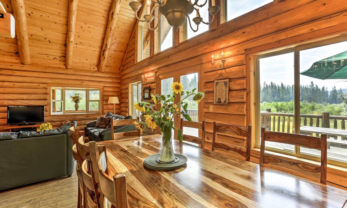 McCloud Cottage | 13 Mi to Mt Shasta: Log Home on 60 Acres!