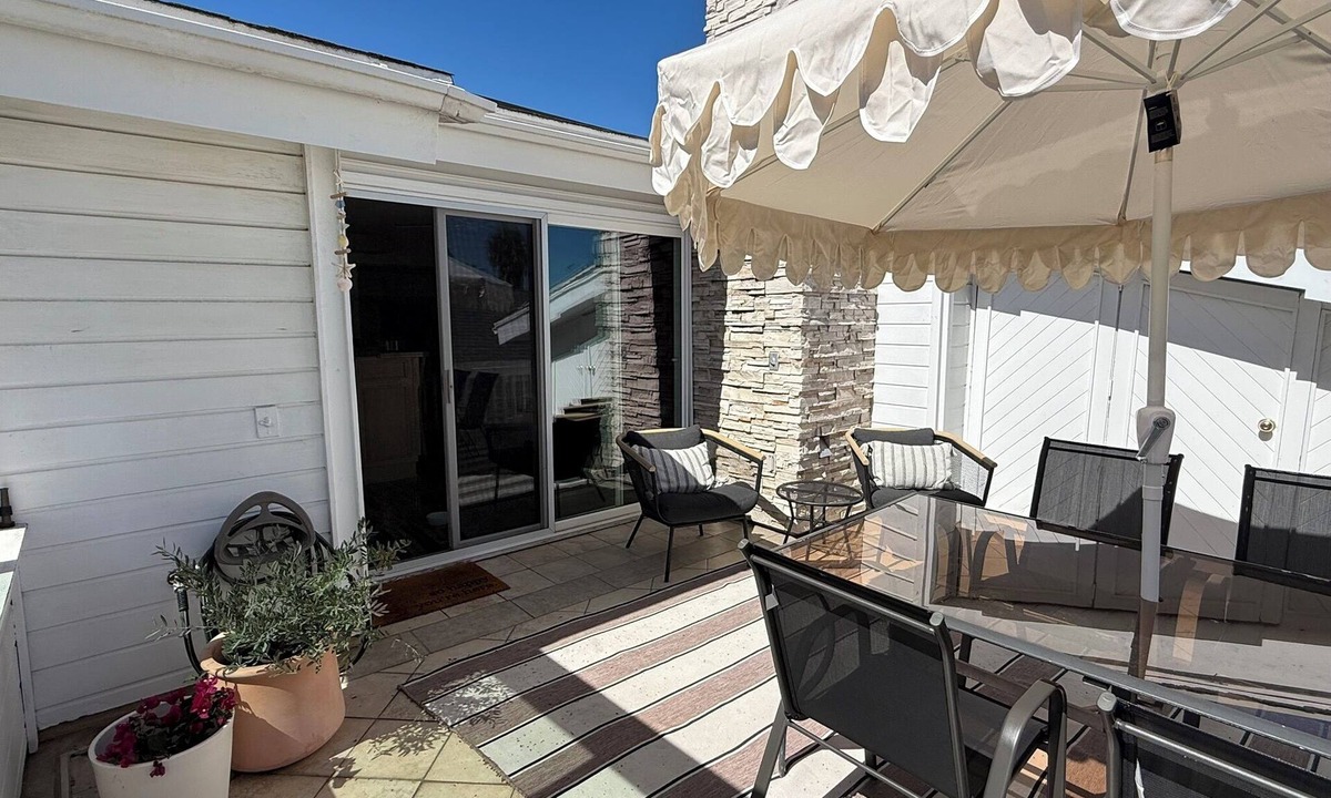 East Side Costa Mesa House | 1BR Private Beachy Flat w/Deck in Costa Mesa Great 4 Nurses & Business Travelers