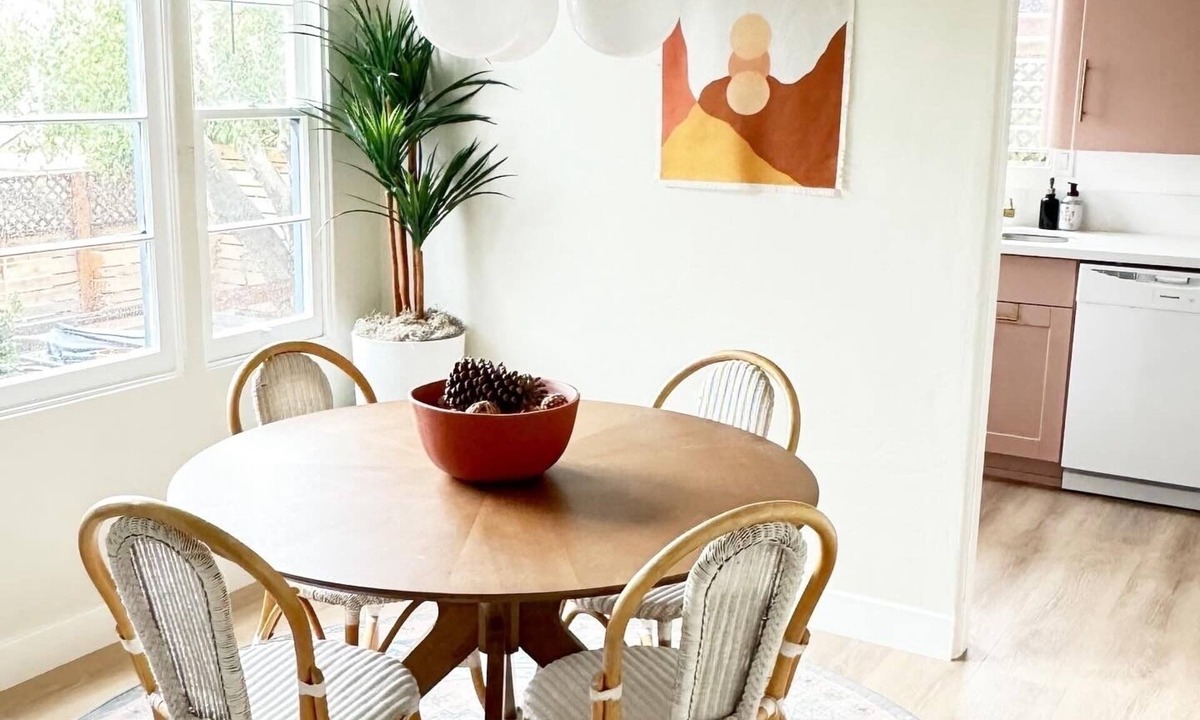 University Heights House | 2 bdrm house, midcentury vibe, PINK kitchen! 7 mins zoo/Balboa. Walk to rstrnts.