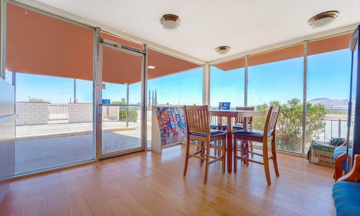 Mojave Apartment | 2 Full Beds|Non-Smoking