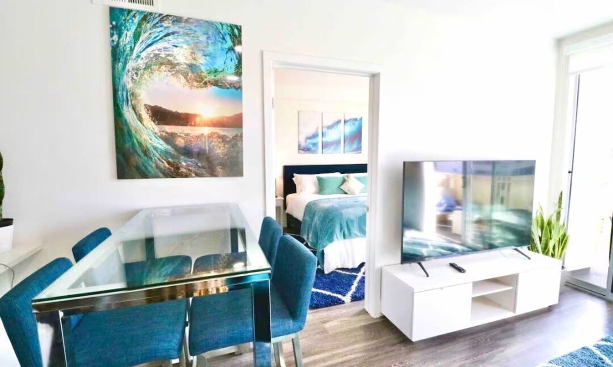 Wilshire Montana Apartment | 2 KING BEDS Walk to PIER, BEACH & 3rd St PROMENADE