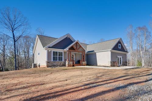 Roaring River House | 23-Acre Retreat | Wineries, Hiking & Fireplace