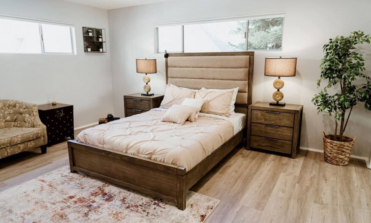 NoHo Arts District Villa | 2BR TOWNHOME with PRIVATE ROOFTOP DECK & CARPORT PARKING (p30)