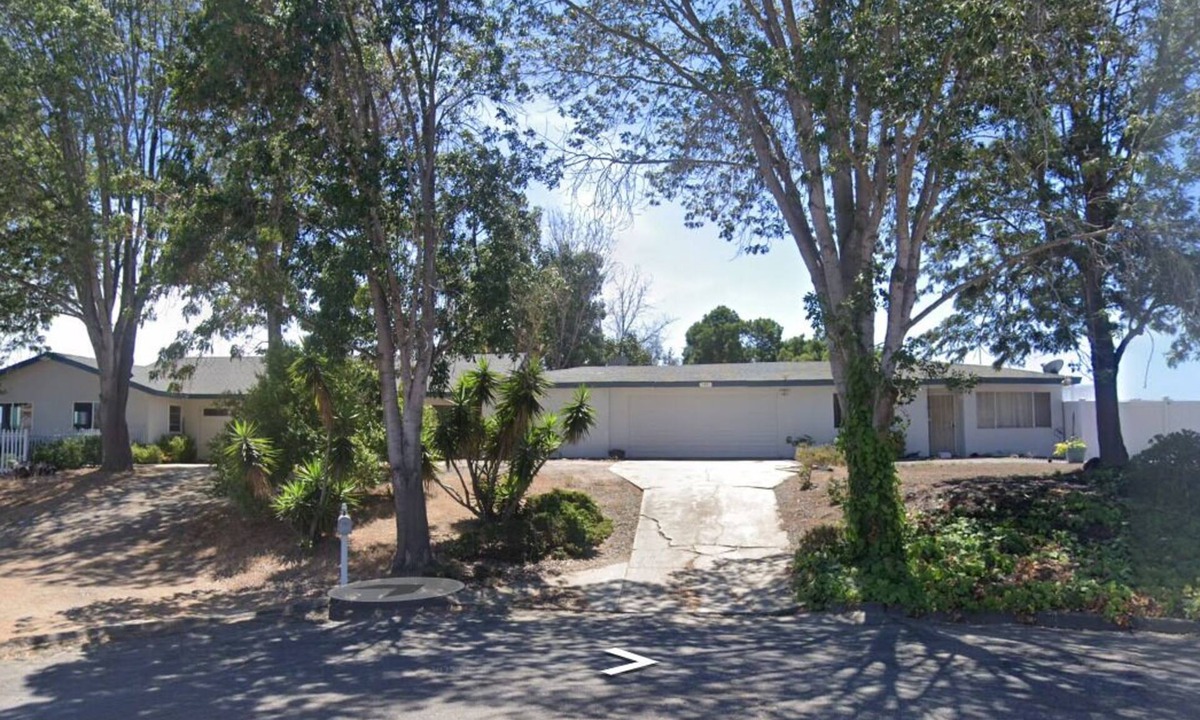 North Valley House | 3-bedroom house in soothing Oceanside with fitness room, pool access.