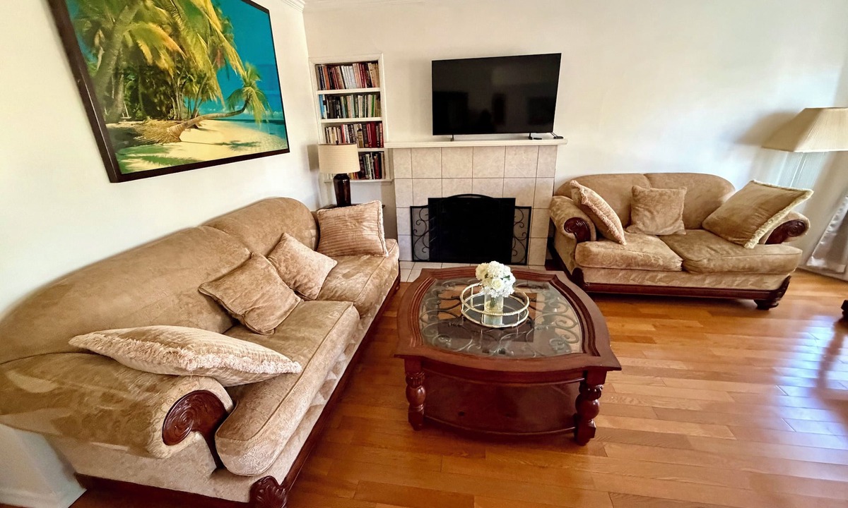 Park Mesa Heights House | 3-bedroom house in nice Los Angeles with cool AC