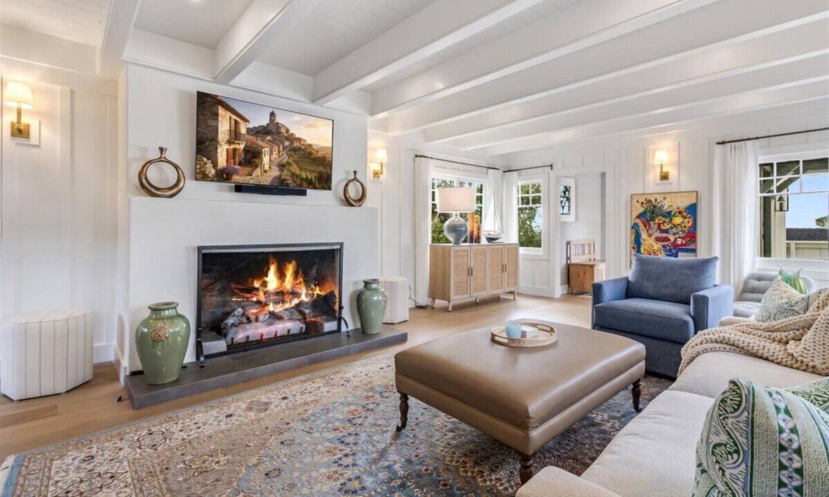 Golden Rectangle House | 3994 Solbakken - Timeless Home, 4 Blocks to Beach