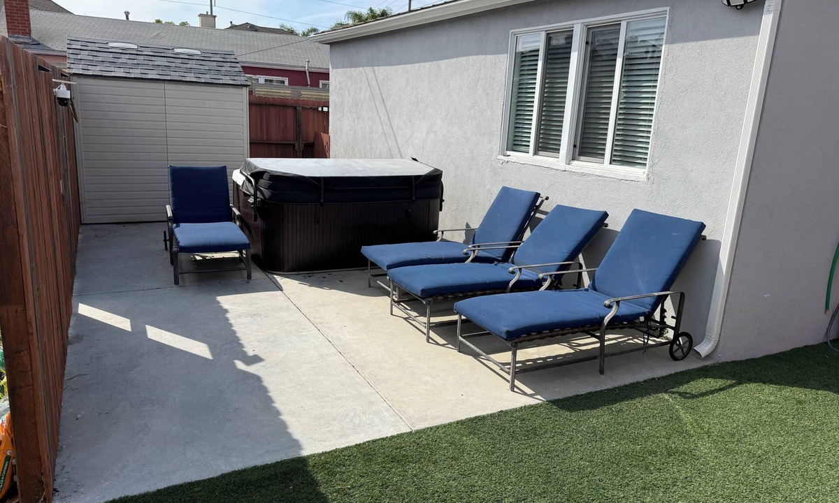 Lawndale House | 3BR w/Hot Tub & Backyard Near Beach, Manhattan Beach& SoFi stadium w AC