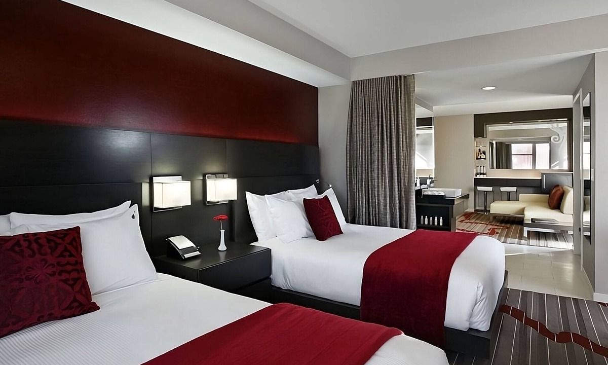 Gaslamp Quarter Hotel | 4 Family-friendly Units In the Heart of Downtown San Diego! Onsite Parking!