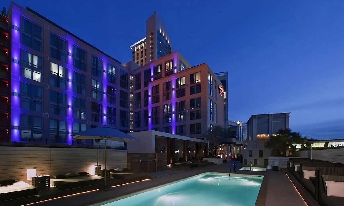Gaslamp Quarter Hotel | 4 Suites at Hard Rock Hotel San Diego, Sun And Music at Rooftop Pool!