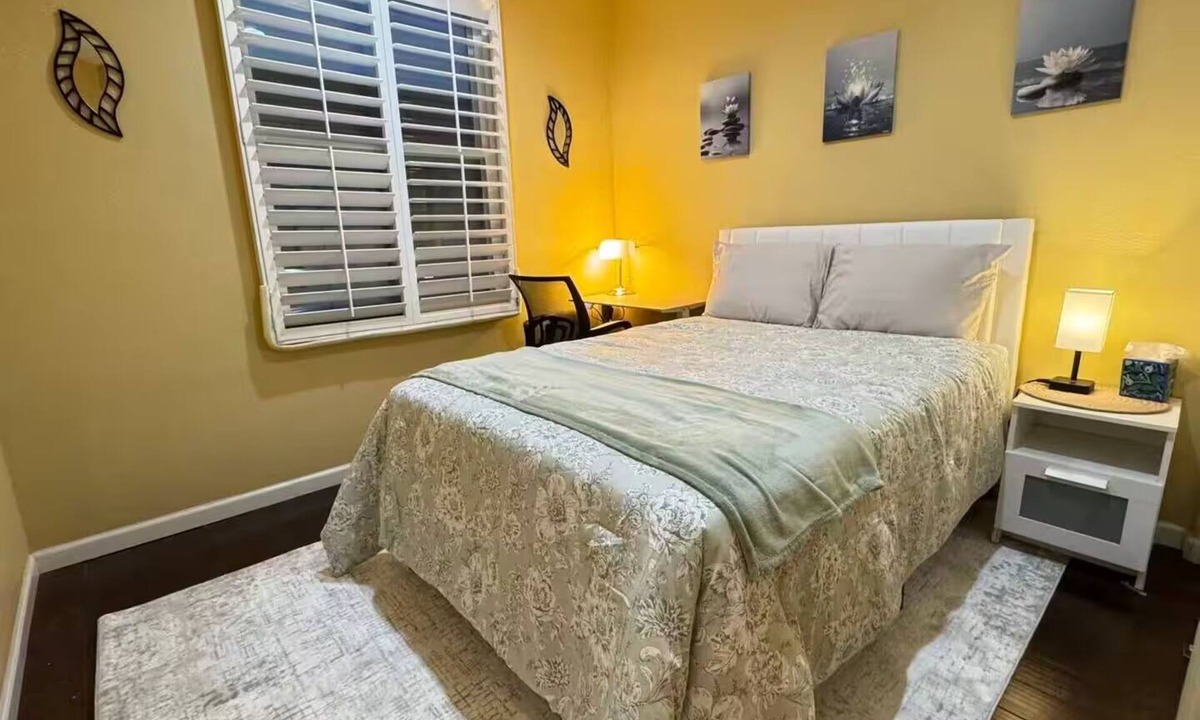 Sunnyvale House | 5 Min to Caltrain . Shared Bath with 1 Other Guest . Tech