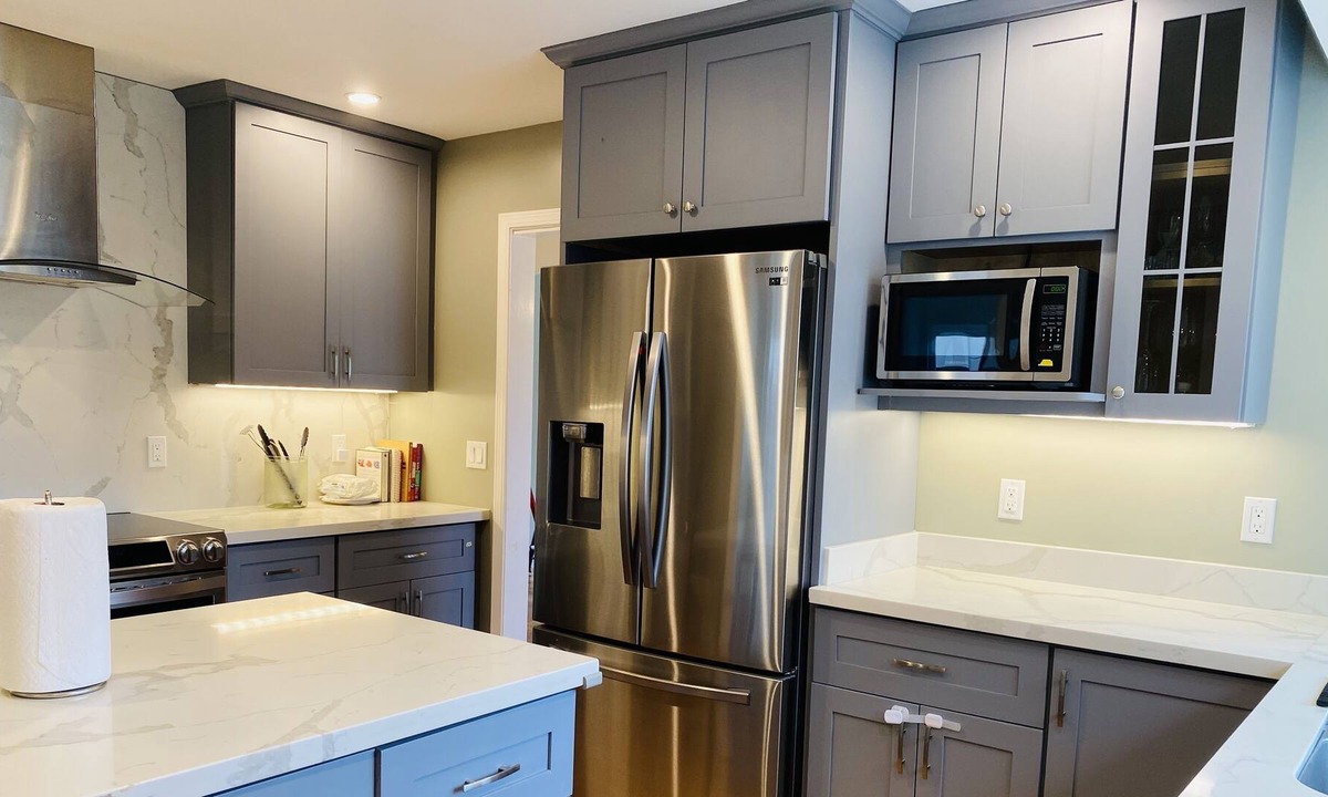 San Bruno House | 5 mins to SFO, 4BR/3BA Home, Laundry/Yard & Deck