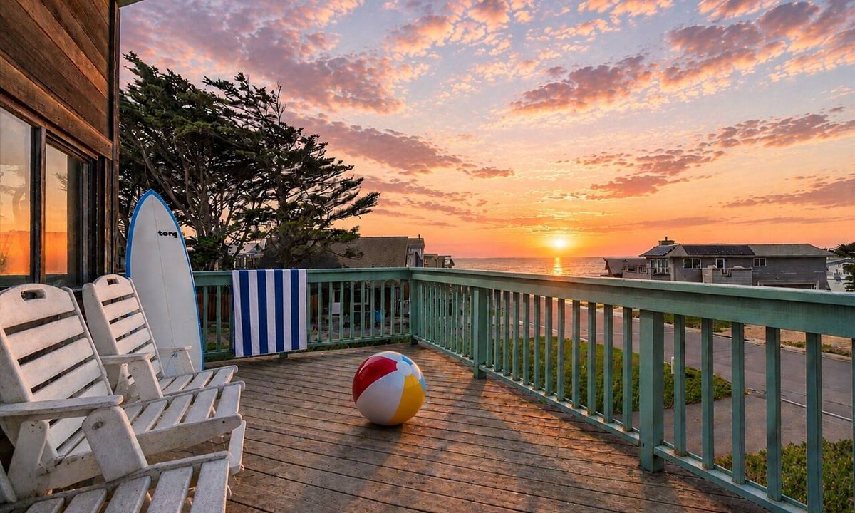 Dillon Beach House | 5 Star Dillon Beach Playcation! Walk to Beach~Hot Tub~Game Room~Knot A Care!