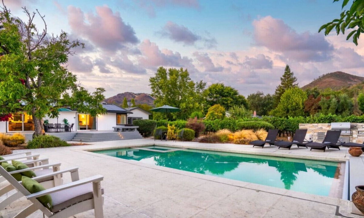 Kenwood House | 5BR Retreat | Pool, Spa, Outdoor Kitchen | Kenwood | Sleeps 10 | Near Wineries