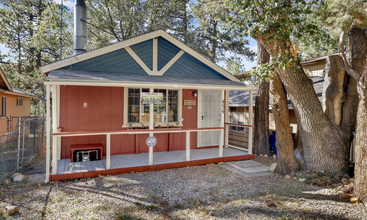 Sugarloaf Cottage | Adorable Sugarloaf Mountain Getaway in Big Bear