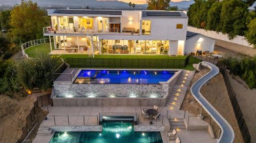 Woodland Hills Villa | Alta Vista Estate by AvantStay