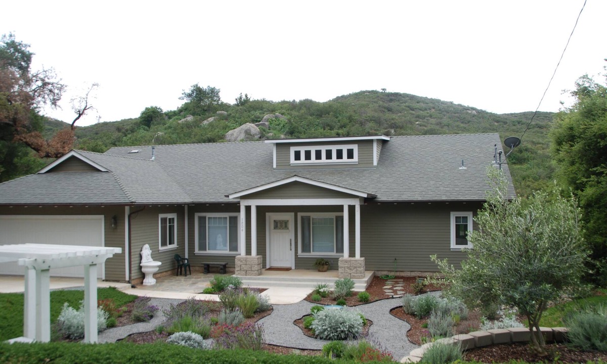 Ramona House | Artsy Custom Home. Central to San Diego Beaches; Mts; Desert