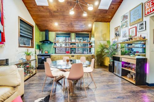 Guerneville House | Artsy Retreat - Woodstove Grill and Patio