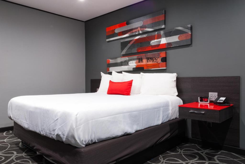 Lamanda Park Hotel | Astro Pasadena Hotel