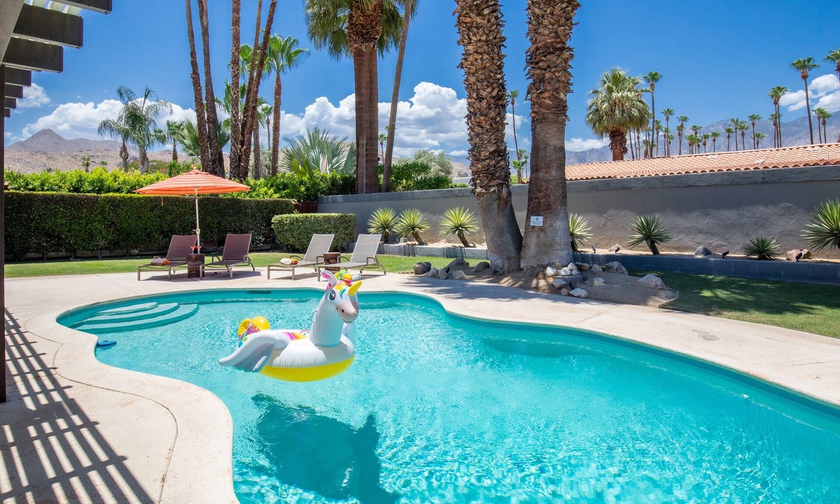 Palm Springs House | Atomic Tiki Special Summer Rates Now In Effect