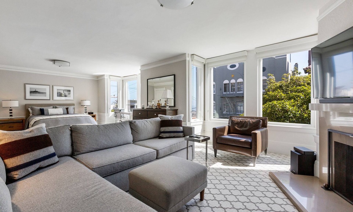 Russian Hill Apartment | AVAILABLE THIS FALL: 45+ FIVE STAR REVIEWS!