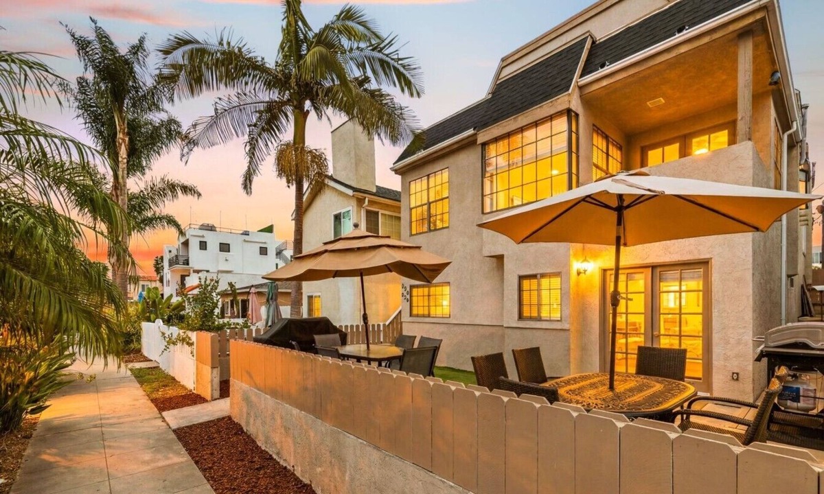 Central Mission Beach Villa | Bay Breeze Beach House | Steps to Mission Bay & the Ocean