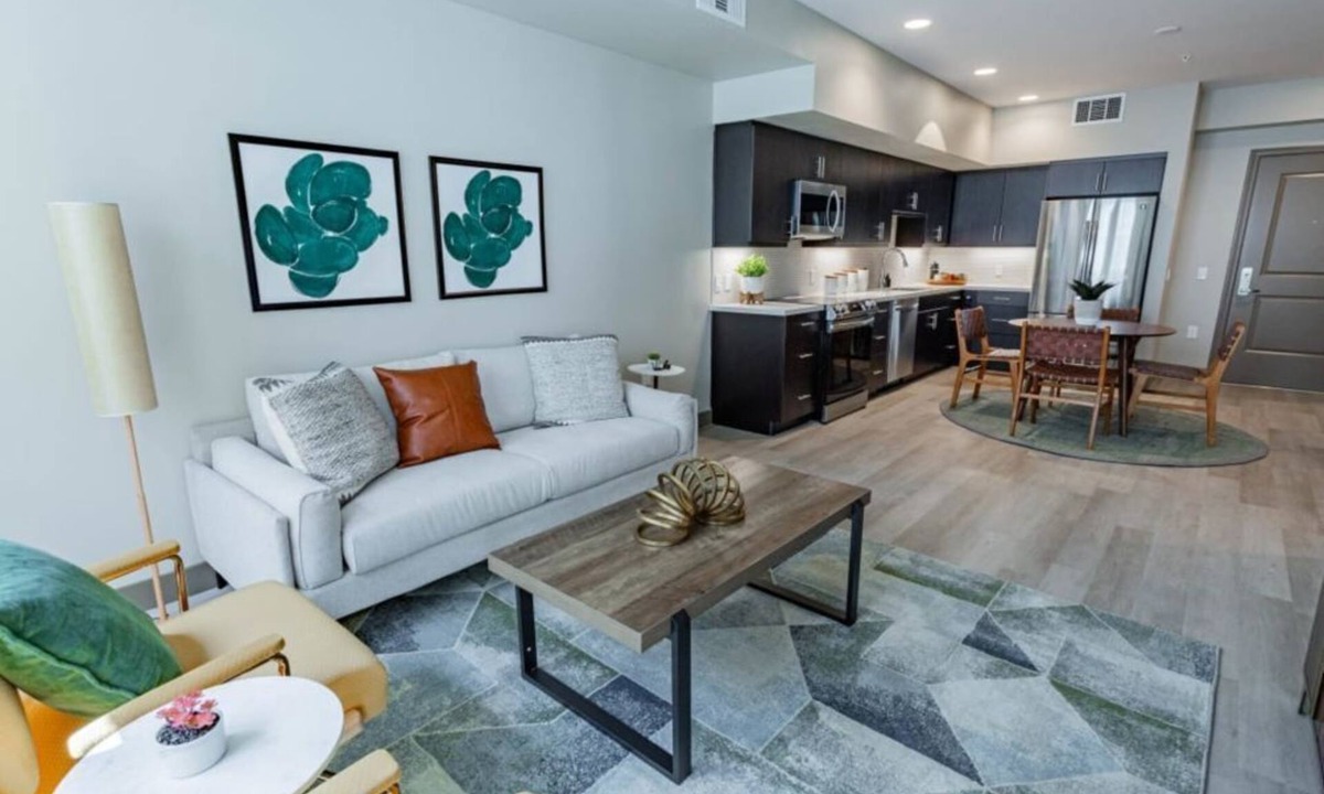 Burlingame Condo | Bayswater 3BR Residence w Relaxed Living Spaces