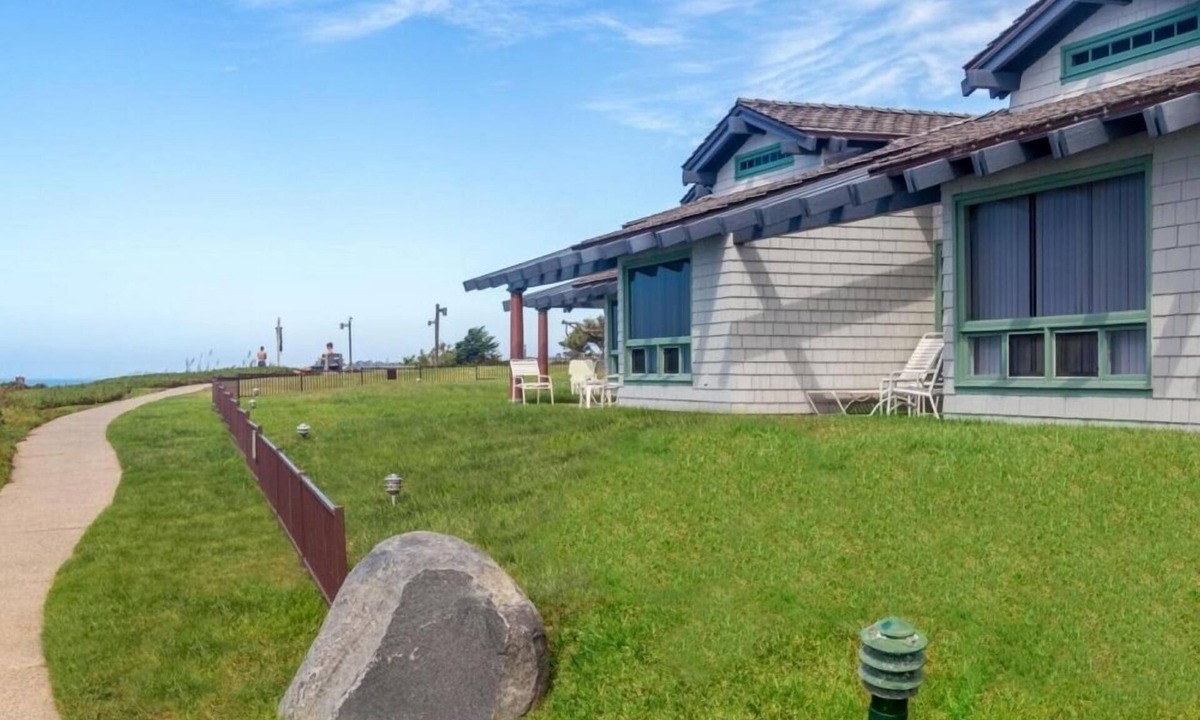 Del Mar Condo | Beach Front 1BR Unit with Pool & Garden Wave Crest at Del Mar