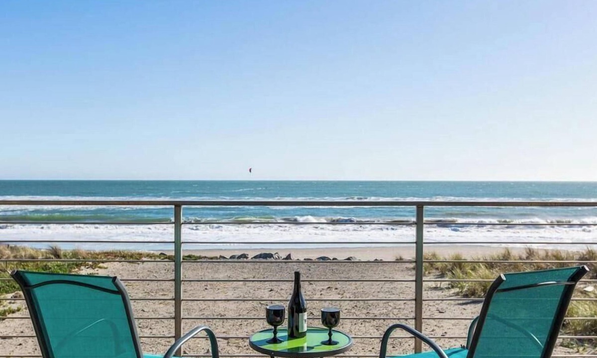 Stinson Beach House | BEACHFRONT! 4bd/4ba Luxury House in Gated Community