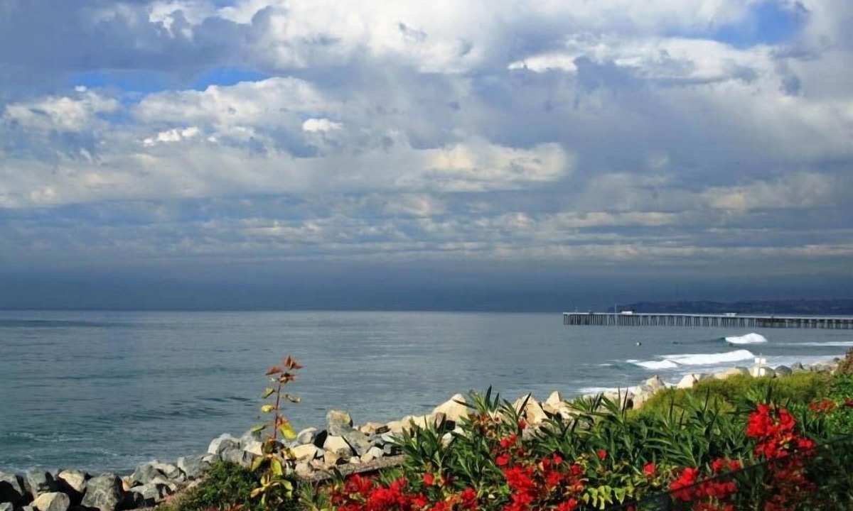 San Clemente House | Beachfront Luxury Single-Story Home! Spa, Deck, Walk to Pier - 1 min from beach