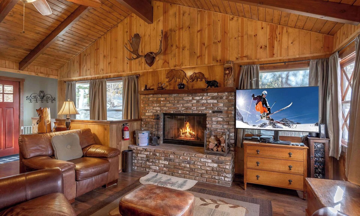 Upper Moonridge Ski Chalet | Bear Necessities ,4BR Cabin, Fireplace Near Slopes