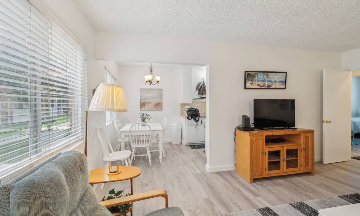Carpinteria Condo | Beautiful 2-bedroom Condo Across from the Sand!