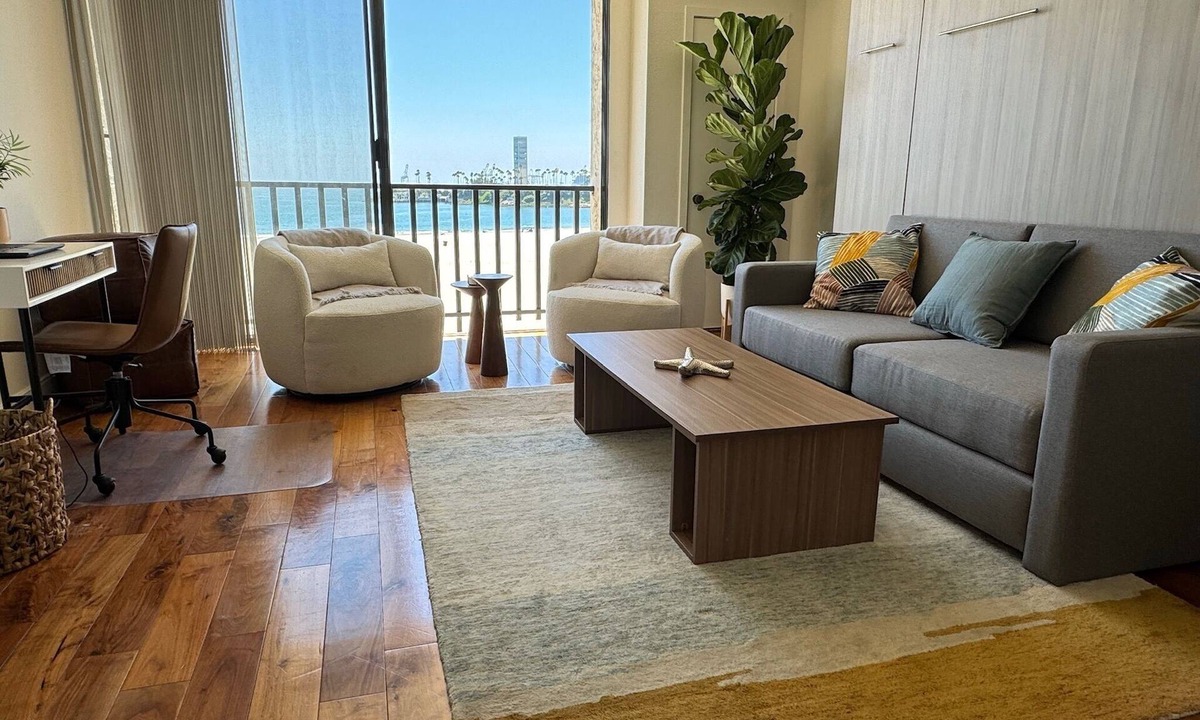 Alamitos Beach Condo | Beautiful Oceanfront Studio in Heart of Long Beach