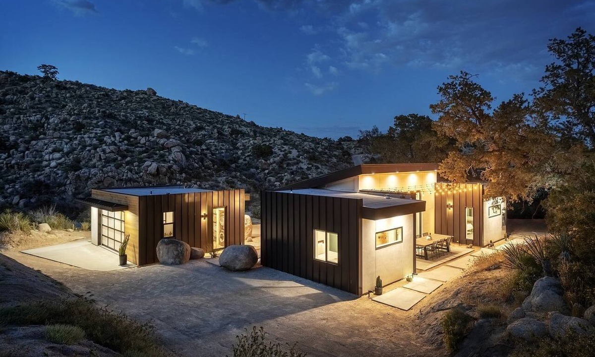Yucca Valley Cabin | Beautiful Tiny House with Games and Hot-tub in Yucca Valley, California