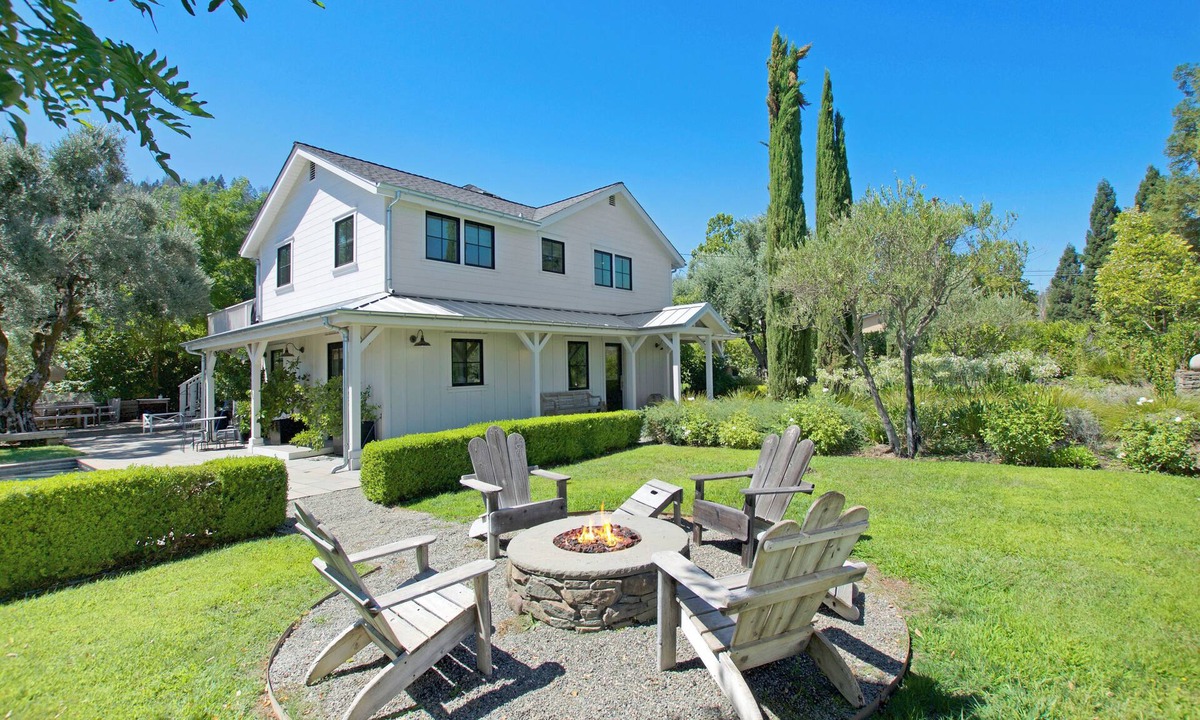 St. Helena House | Beautiful Valley Floor Home with Pool, Bocce and Pool House & Home Gym
