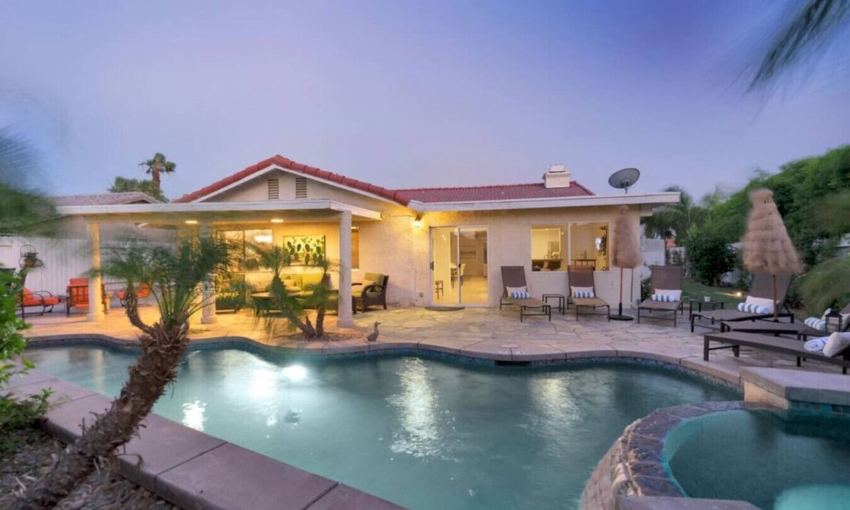 Bermuda Dunes House | Best value,location, gameroom, pool+good size yard