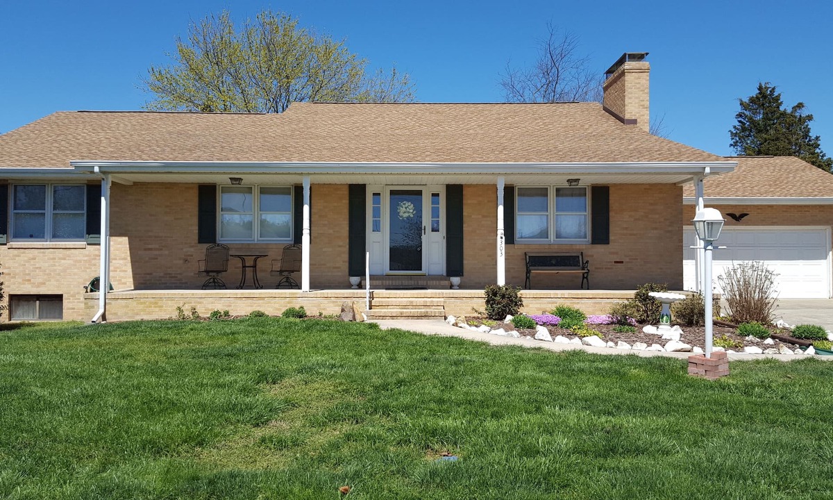 Seabreeze House | BEST VALUE! SPACIOUS Home! Short Walk to Beach! Many Amenities! Great Reviews!