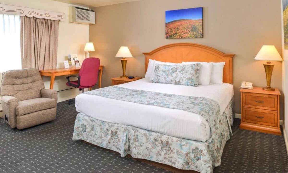Solvang Hotel | Best Value Stay! Comes with Continental Breakfast and Parking, Outdoor Pool