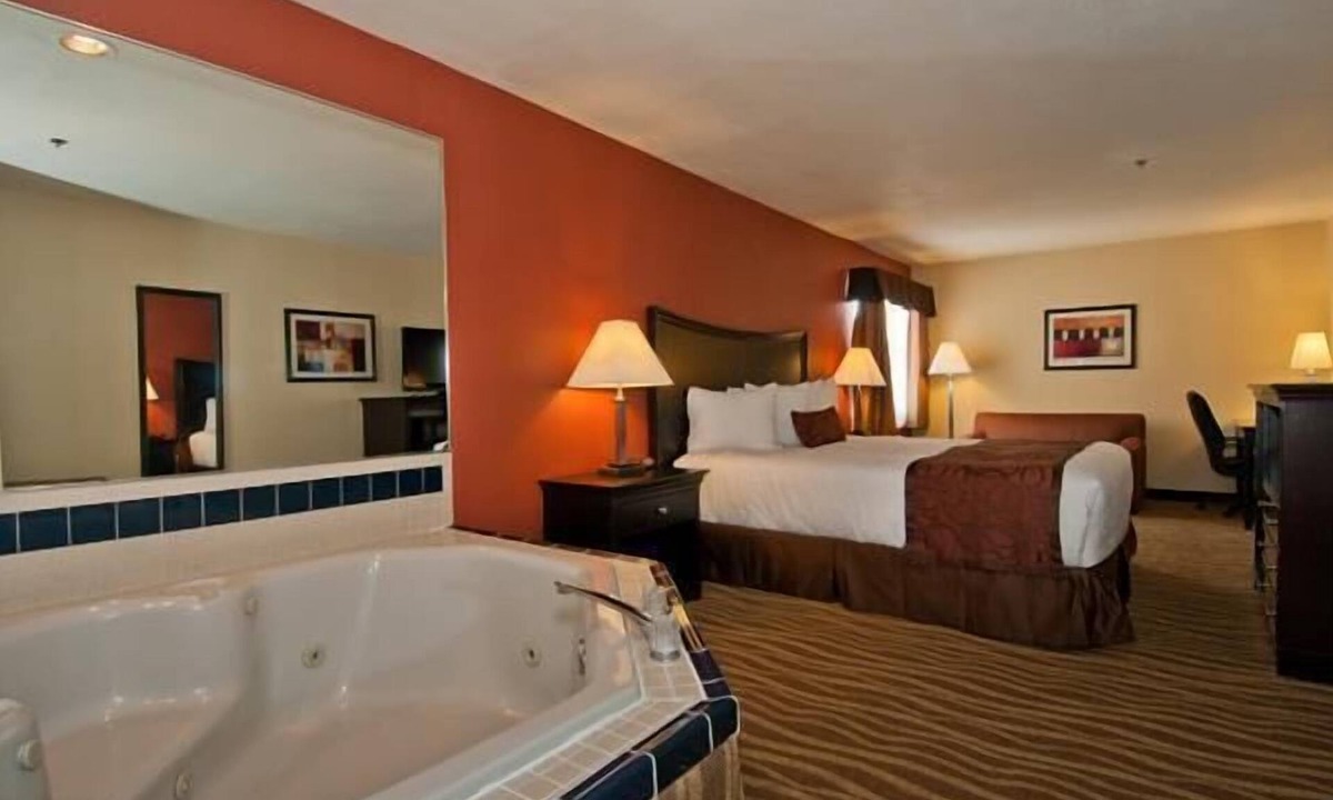 Corning Hotel | Best Western Plus Corning Inn