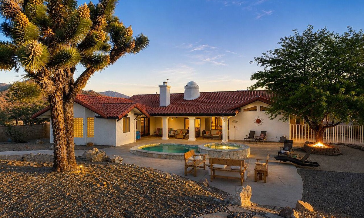 Yucca Valley House | Black Rock Luxury Lodge - 4 Bedrooms, Pool, Spa & National Park Access