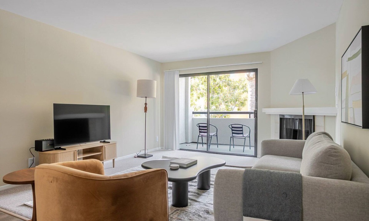 Downtown Burbank Apartment | Blueground | Burbank, pool, nr Burbank Town Center