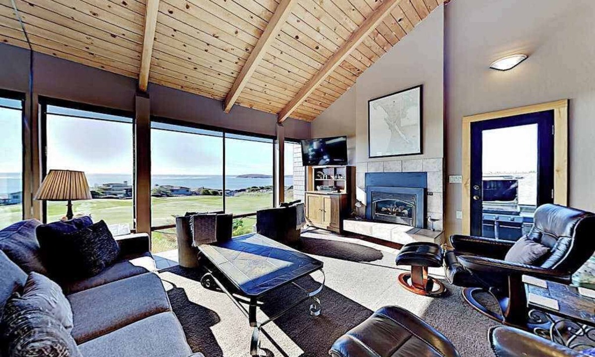 Bodega Bay House | Bodega Bay 5BR ocean-view home with hot tub & sauna at The Links