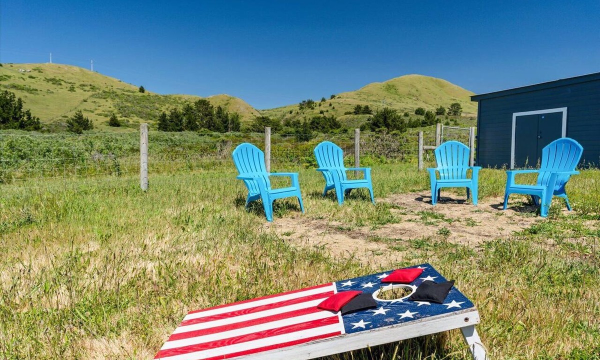 Salmon Creek House | Bodega Bay~Family-Friendly! Near Beach Game Room The Bodega House!