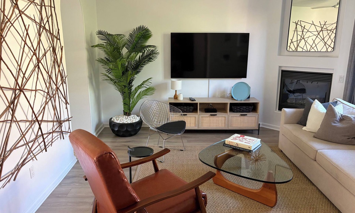 Baristo Apartment | Boho Fab! New Listing & Remodeled Palm Springs Townhouse 2 bedrooms 2.5 baths