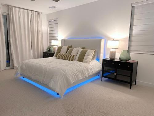 Palm Springs House | Brand New Palm Springs Luxury home, Heated Pool, Fire pit, Near Downtown