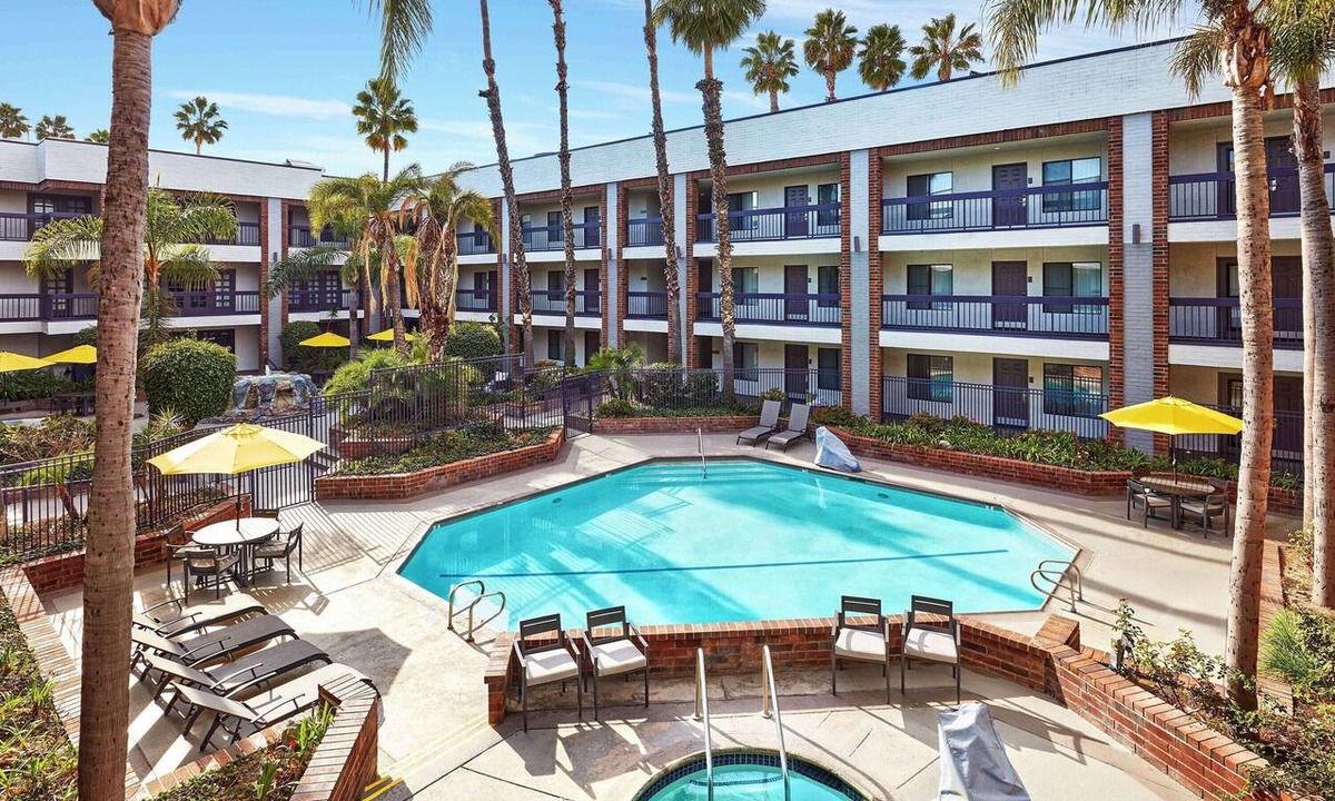 Orange Hotel | Breakfast Included + Pool Access | 0.9 Mi to The Outlets at Orange