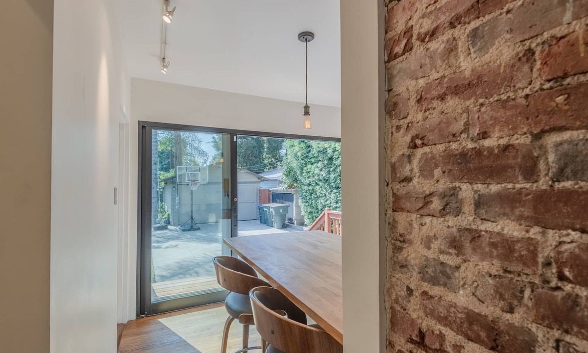 North Central House | Bright and charming bungalow with private yard – Close to Old Town Pasadena.