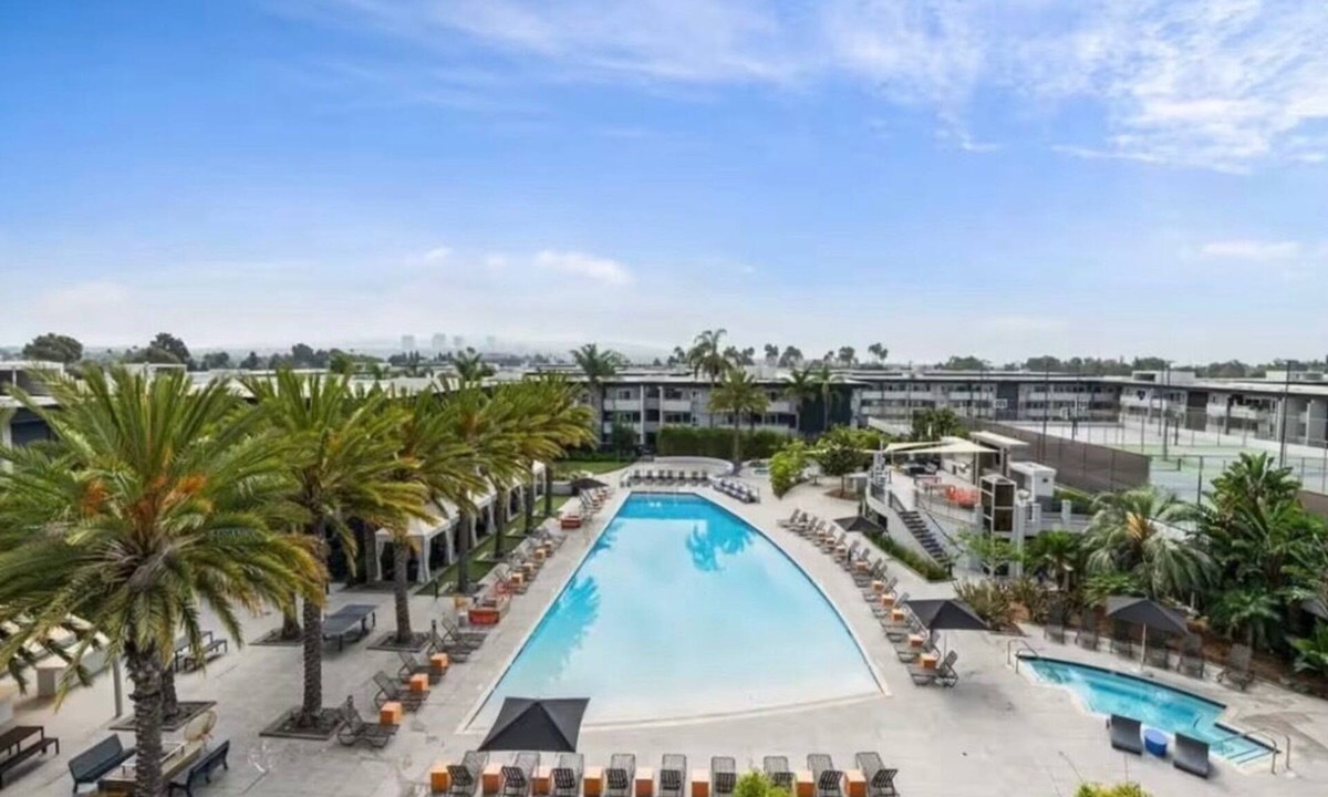 Santa Ana Heights Apartment | Bright apartment in fantastic Newport Beach near the beach