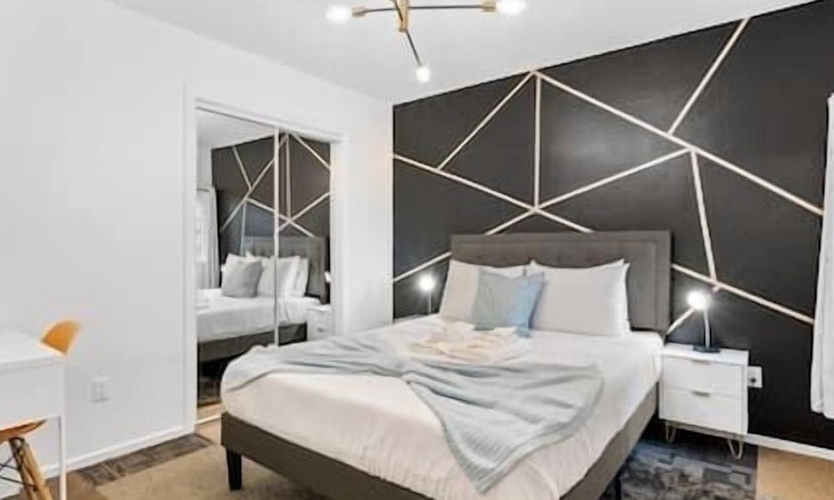 Downtown Apartment | Bright Modern One BR Apartment